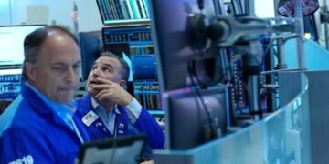 Tech Stocks Rise on AI Hopes Despite Oil, Bond Gains