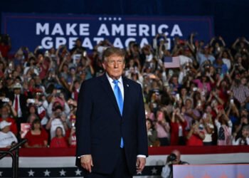 Trump Campaigns Across 4 States in Final Midterm Push