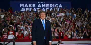 Trump Campaigns Across 4 States in Final Midterm Push