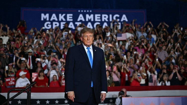 Trump Campaigns Across 4 States in Final Midterm Push
