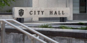 Winnipeg Mayor Candidates Clash Over Province Relations