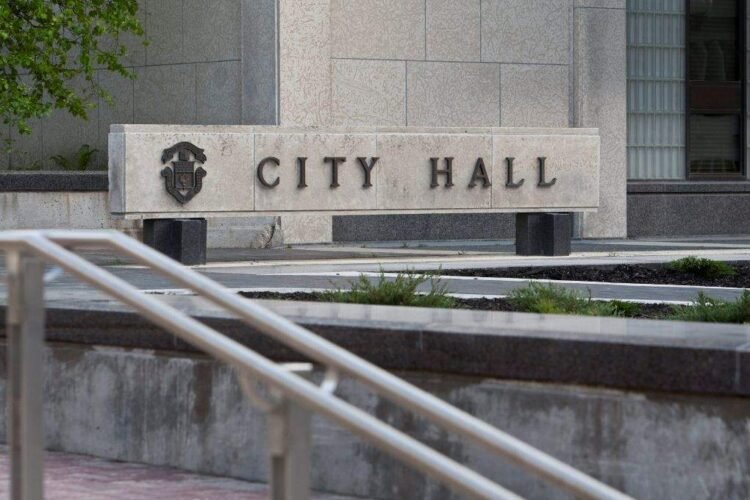 Winnipeg Mayor Candidates Clash Over Province Relations